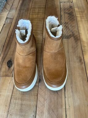 Koolaburra Chestnut Tan Suede Boot with Cream Shearling